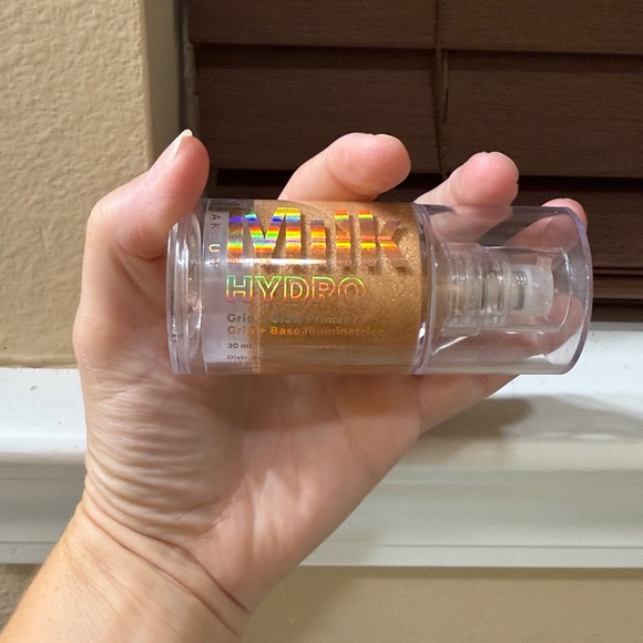 Milk Makeup Hydro Grip + Glow Primer - Picture 2 of 3